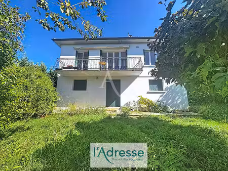 une maison familiale avec beaux volumes à puy l'evêque