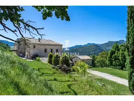 bastide exceptionnelle — 180 m² sur 2 ha — sisteron