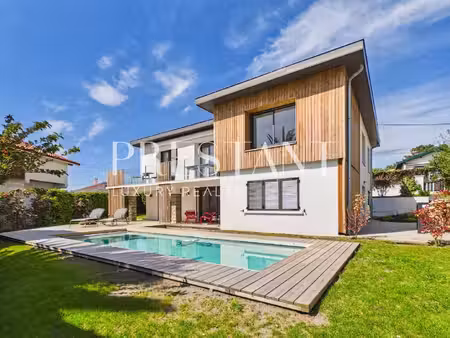 biarritz - la milady  très jolie vue pour cette villa aux beaux volumes ouverts et indépen