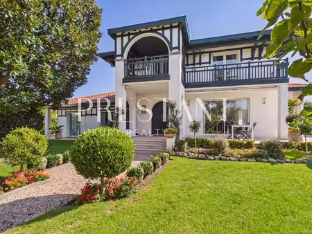 villa d'architecte- proche plages  golf du phare et quartier saint-charles