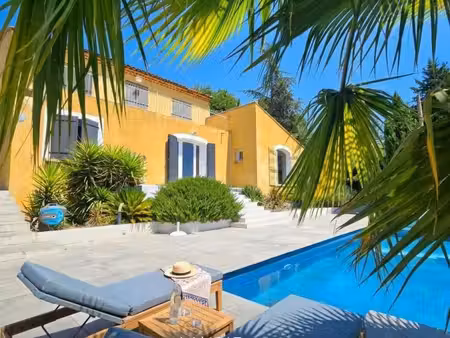 villa - 182m ²
