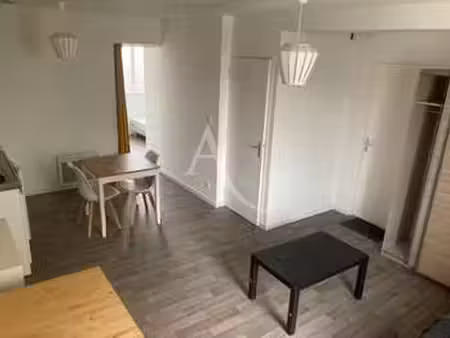 location appartement 2 pièces meublé à la roche-sur-yon centre ville (85000) : à louer 2 p