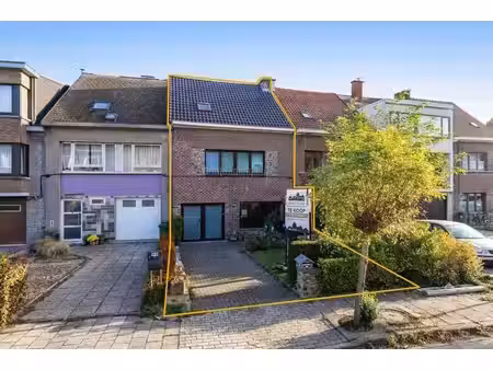 charmante rijwoning met garage en groene tuin  klaar voor jo