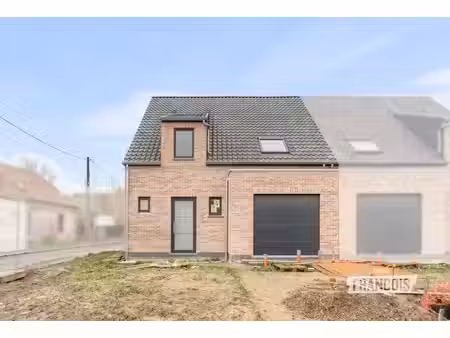 maison neuve située dans un quartier calme à celles  avec 3 chambres et une magnifique vue