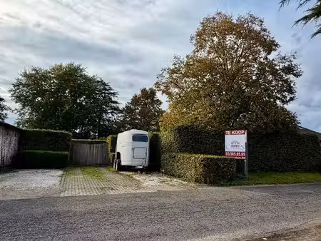 prachtige zw gerichte bouwgrond van 941 m² met volwassen ...