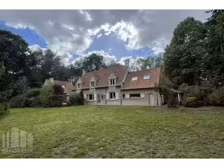 bedrijventerrein met karaktervolle villa op ca. 9.575 m²