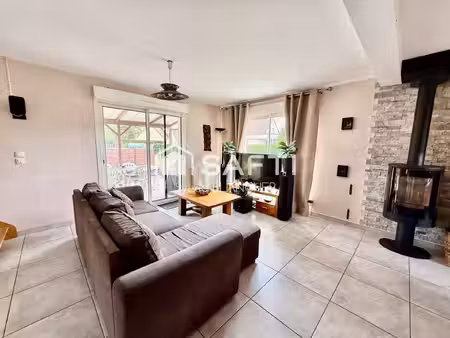maison de 155 m2 - 5 chambres - terrain de 1500 m2 avec piscine