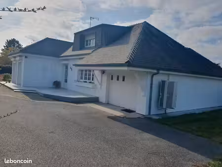 maison individuelle dans un parc
