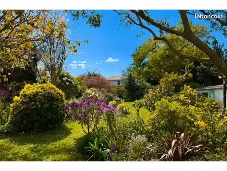 maison 10 pièces 235 m²