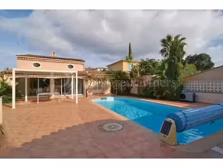 villa de luxe à vendre à sainte-maxime