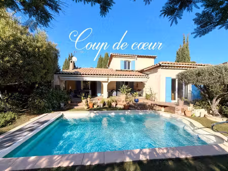 villa de luxe à vendre à le brusc