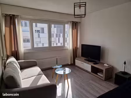 location studio avec cuisine séparée 2mn gare