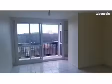 app. 30 m2 avec loggia loué 435 h.c. à chambray