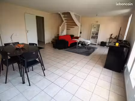 au rdc: entrée  lumineux séjour/salle à manger (39m²)