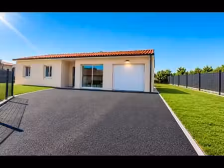 maison de 110m2  garage 30m2  3 chambres avec jardin à louer sur sarliac-sur-l'isle