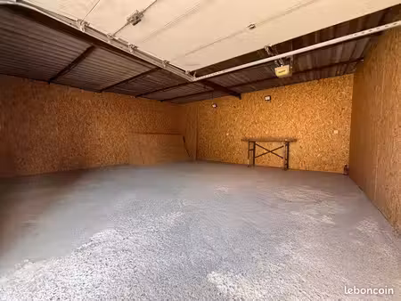 local/garage/atelier - 43 50m2 - 1 pl parking - 350e électricité comprise