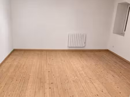 studio rénové de 35m2 avec cuisine séparée équipée