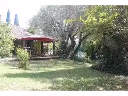 maison d’architecte atypique de 170 m² avec piscine et jardin de 1 000 m² à gallargues-le-