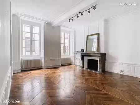 f2 54 m² plein centre ville