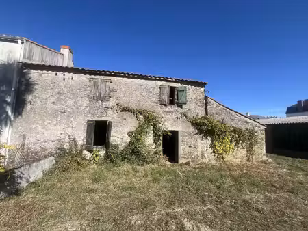 maison ancienne bourg de paulx