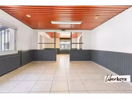 commerce avec cour – potentiel de transformation en habitation