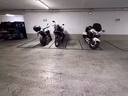 ?️grande place 2 roues ?️ ? moto  scooter ou vélo cargo