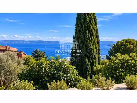 le lavandou - t4 a renover - rez-de-jardin vue mer - cave - parking
