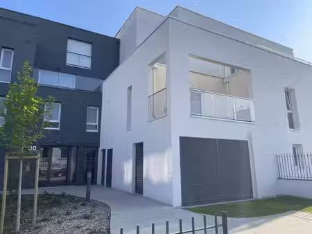 vannes -secteur gare - appartement t2 récent avec balcon
