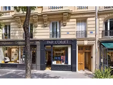 métro lamarck - caulaincourt  boutique de 35m² à louer