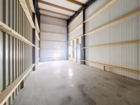 box / entrepôt à louer ! 54 m² - chasnais (à 10 min de luçon)