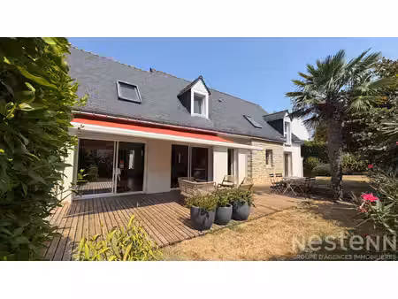 la trinité-sur-mer  élégante maison de 211 m² avec piscine  à deux pas du port et des plag