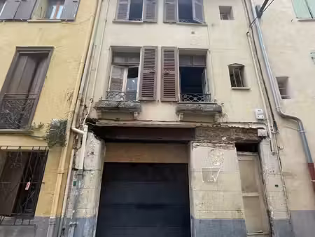 perpignan – centre-ville  quartier saint-matthieu | maison de ville à rénover avec extérie
