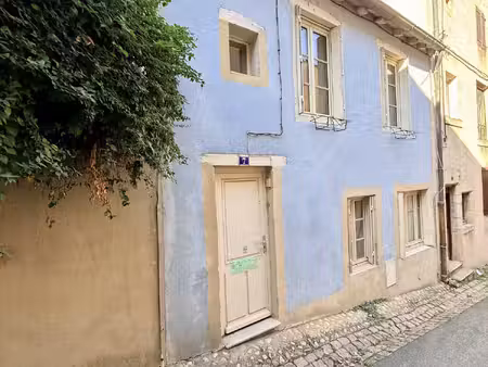 tournus – maison de ville avec courette et potentiel d'amén