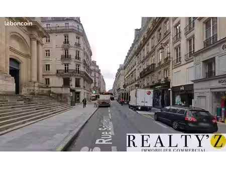 local commercial 301 m²