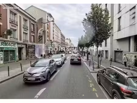 commerce habillement/textile 88 m²