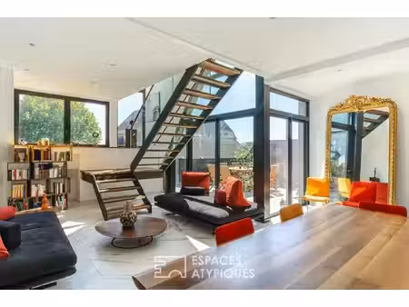 duplex contemporain aux lignes épurées et ses terrasses