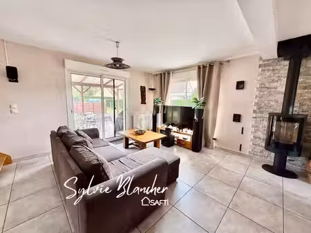 maison de 171 m2 au sol (144 m2 carrez) - 5 chambres - terrain de 1500 m2 avec piscine