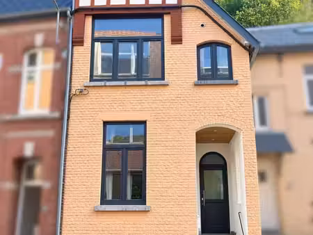maison 2 façades avec terrasse !