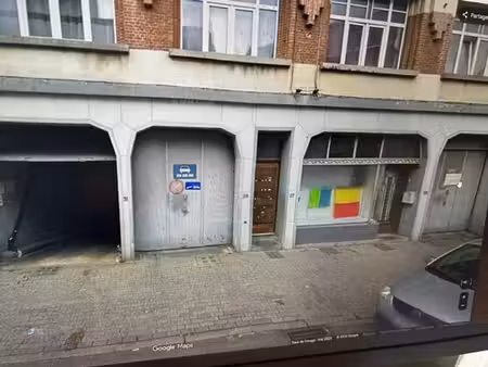 emplacement parking intérieur