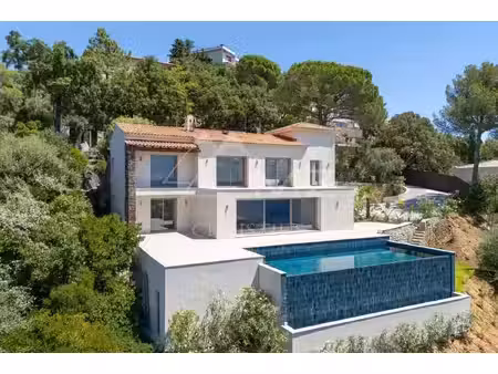 villa avec vue sur mer roquebrune-sur-argens - 4 chambres - 228m²