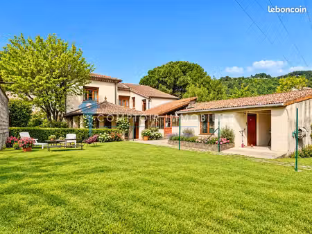 maison 9 pièces 212 m²