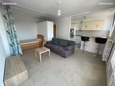 à louer studio meublé 32m2 avec coin « chambre » à amiens (quartier de la citadelle)