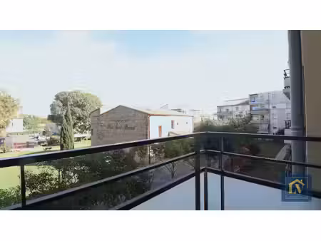 a louer appartement 2 pièces avec terrasse et place de parking