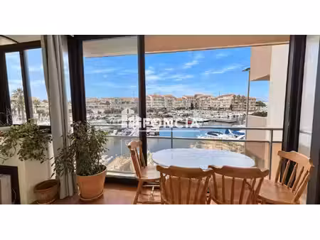 canet port / marina – t3 traversant – 64 m² habitable – loggias - vue port – parking priva