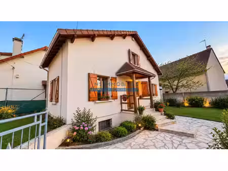 charmante maison 5 pièces 100m2 + terrasse + garage
