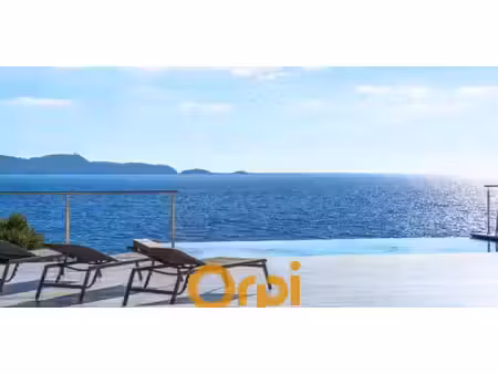 villa avec piscine et terrasse bord de mer - carqueiranne (83)