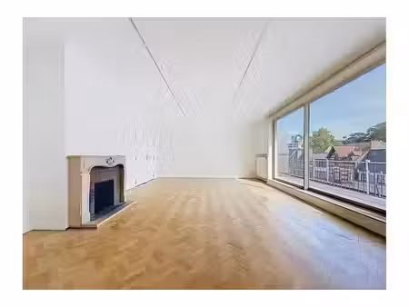 appartement à louer avec terrasse et 3 chambres   ixelles (vbe80679)