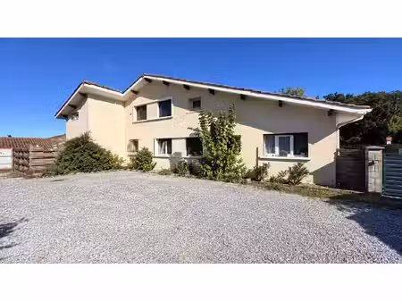 magescq – appartement 3 pièces avec parking