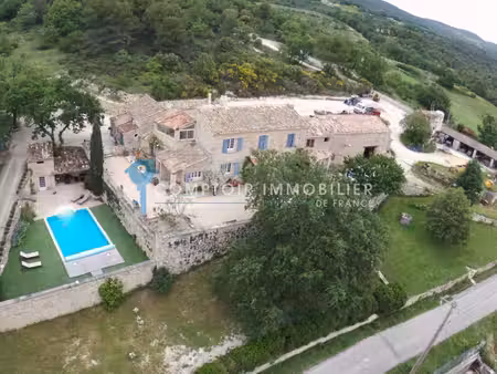 exclusivité : bastide proche de gordes.