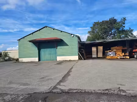 local pro 180 m2 + preau de 220 m2 + bureau+vestiaire+ 2 bu